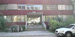 Fotografinja pročelja stavbe Andragoškega centra Slovenije.